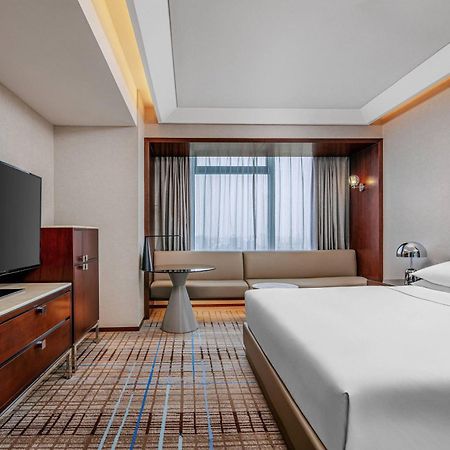 Renaissance Shanghai Zhongshan Park Hotel Екстериор снимка