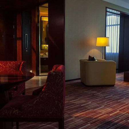 Renaissance Shanghai Zhongshan Park Hotel Екстериор снимка